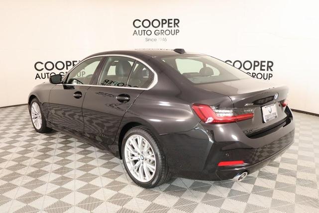 Photo of 2024 Black Sapphire Metallic BMW 330