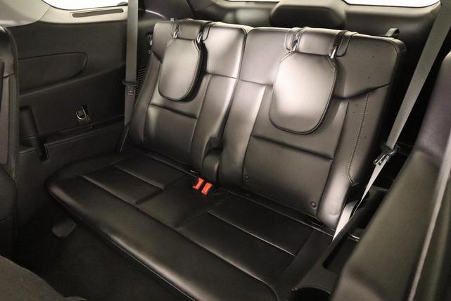 Photo of 2022 Rapid Red Metallic Tinted Clearcoat Ford Explorer