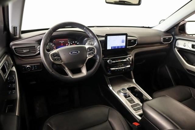 Photo of 2022 Rapid Red Metallic Tinted Clearcoat Ford Explorer