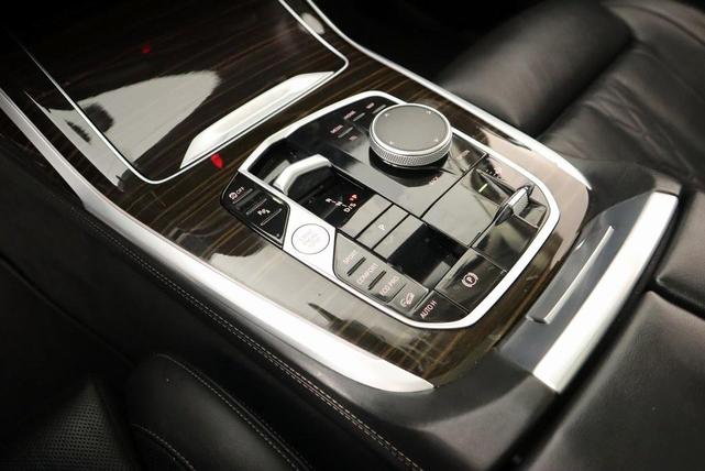 Photo of 2023 Mineral White Metallic BMW X7