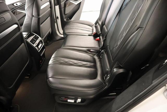 Photo of 2023 Mineral White Metallic BMW X7
