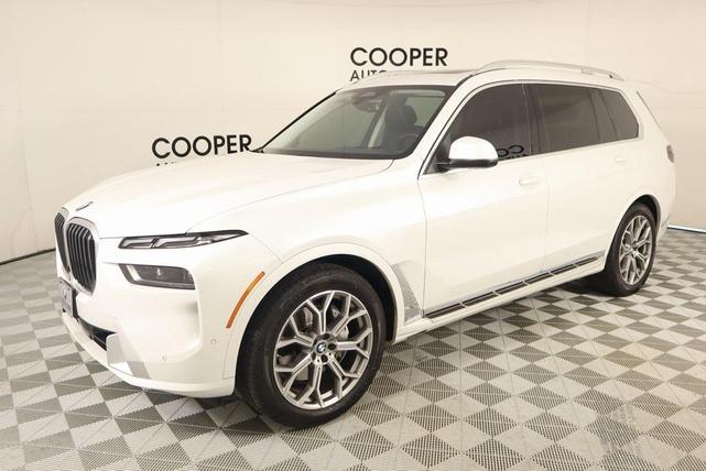 Photo of 2023 Mineral White Metallic BMW X7
