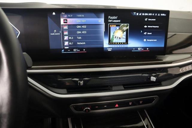 Photo of 2023 Mineral White Metallic BMW X7