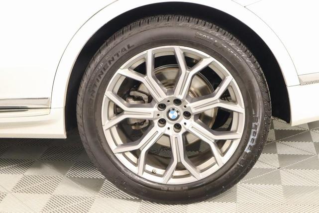 Photo of 2023 Mineral White Metallic BMW X7