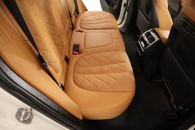Photo of 2023 Alpine White BMW X5 PHEV