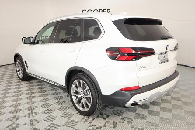 Photo of 2024 Mineral White Metallic BMW X5