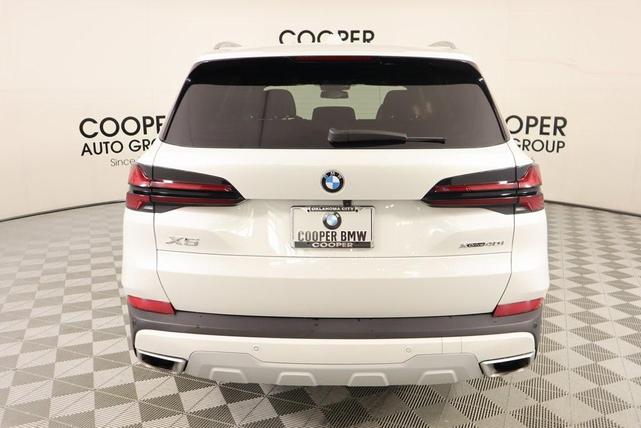 Photo of 2024 Mineral White Metallic BMW X5
