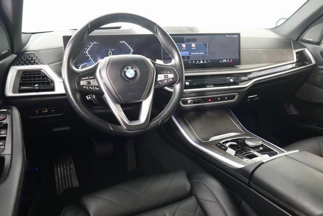 Photo of 2024 Mineral White Metallic BMW X5