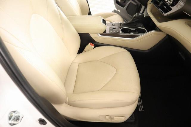 Photo of 2023 Wind Chill Pearl Toyota Highlander Hybrid