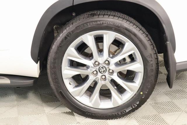 Photo of 2023 Wind Chill Pearl Toyota Highlander Hybrid