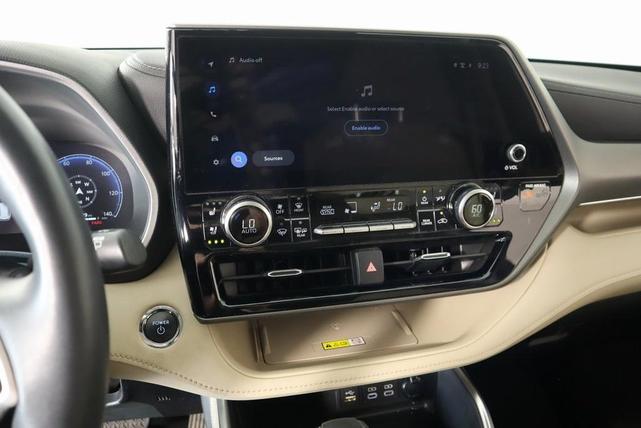 Photo of 2023 Wind Chill Pearl Toyota Highlander Hybrid