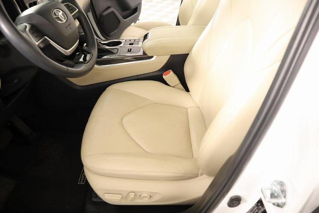 Photo of 2023 Wind Chill Pearl Toyota Highlander Hybrid