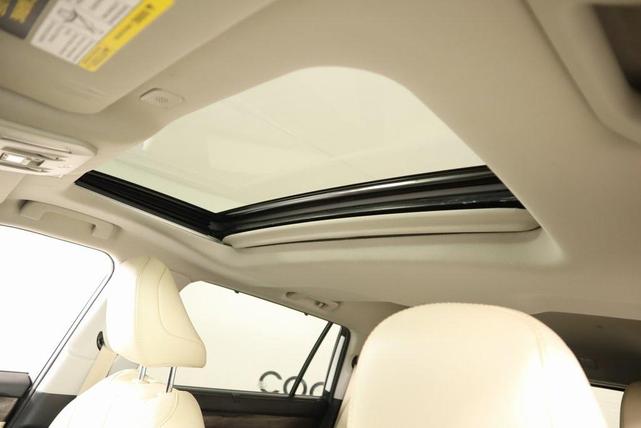 Photo of 2023 Wind Chill Pearl Toyota Highlander Hybrid