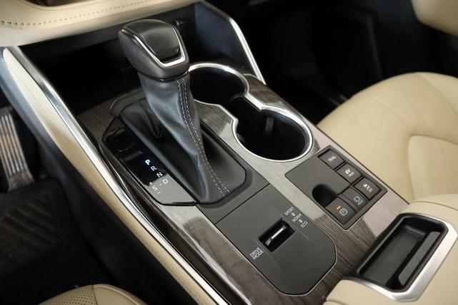 Photo of 2023 Wind Chill Pearl Toyota Highlander Hybrid