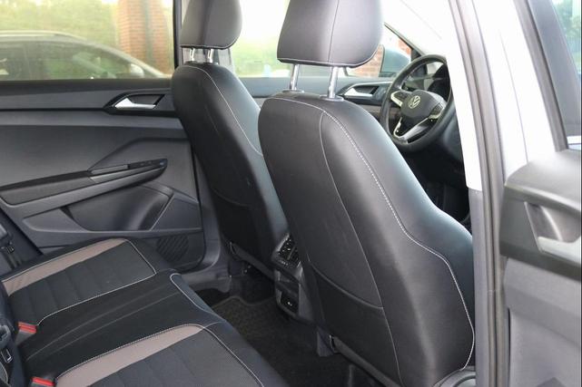 Photo of 2022 Pyrite Silver Metallic Volkswagen Taos