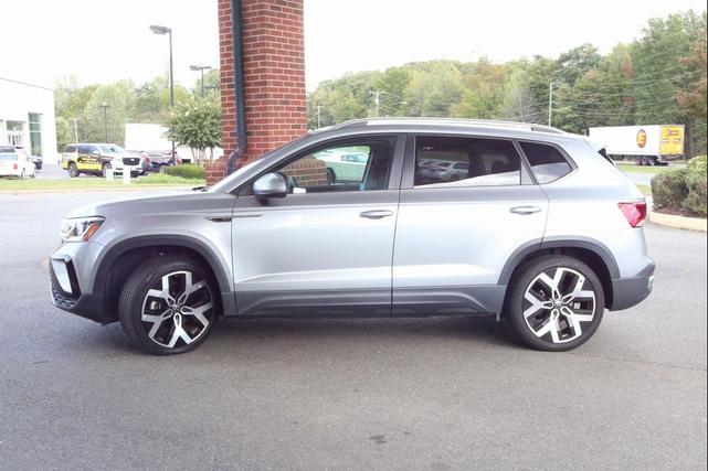 Photo of 2022 Pyrite Silver Metallic Volkswagen Taos