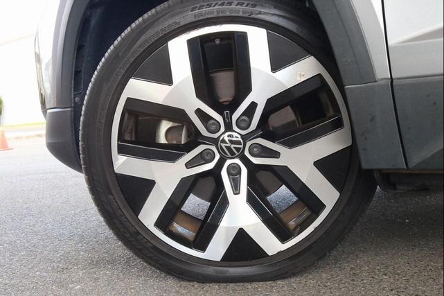 Photo of 2022 Pyrite Silver Metallic Volkswagen Taos