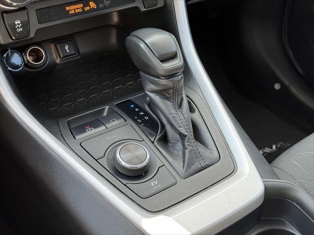 Photo of 2020 Pearl Toyota RAV4 Hybrid