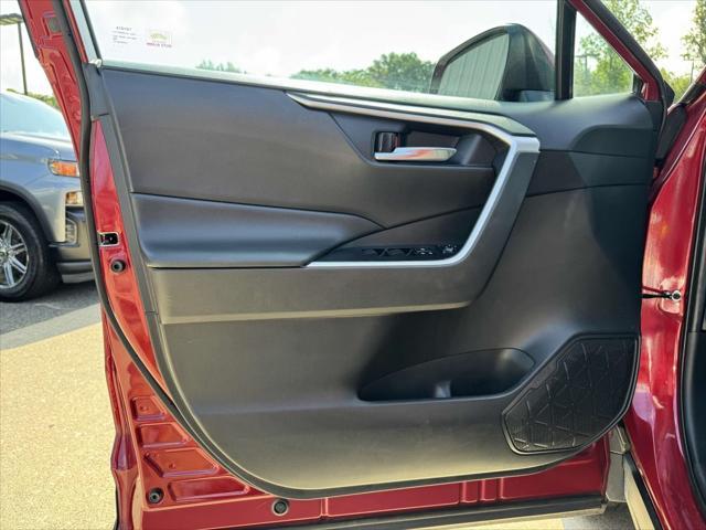 Photo of 2020 Pearl Toyota RAV4 Hybrid