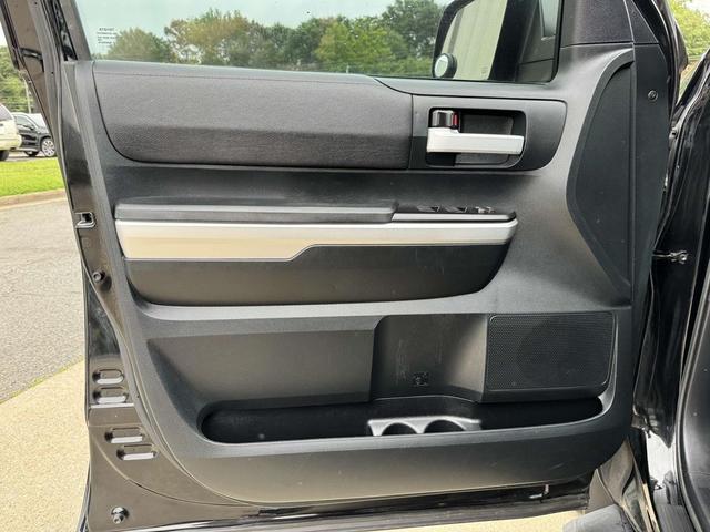 Photo of 2016 Black Toyota Tundra