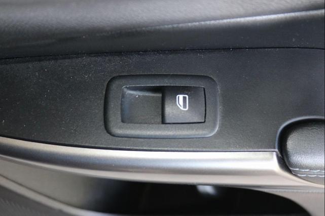 Photo of 2020 Diamond Black Crystal Pearlcoat Jeep Cherokee