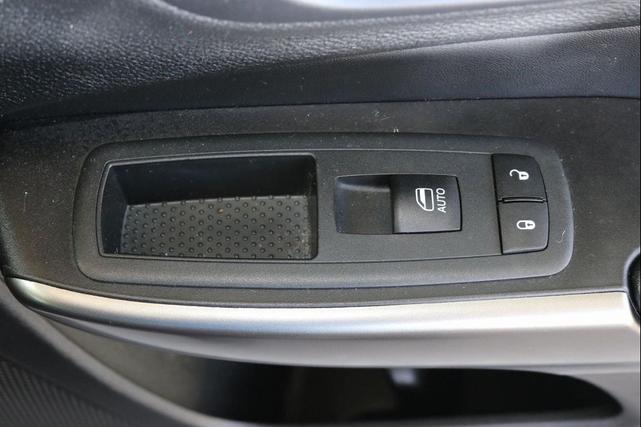 Photo of 2020 Diamond Black Crystal Pearlcoat Jeep Cherokee