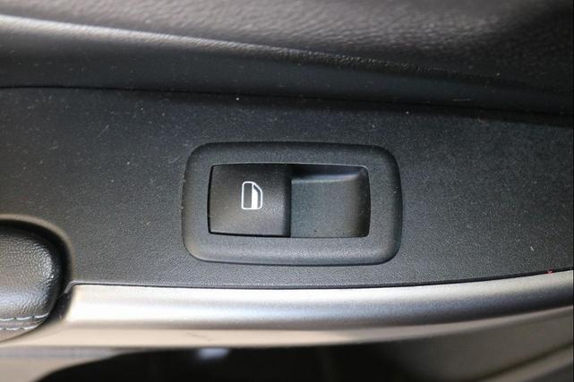 Photo of 2020 Diamond Black Crystal Pearlcoat Jeep Cherokee