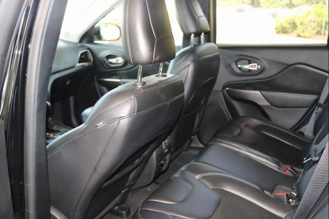 Photo of 2020 Diamond Black Crystal Pearlcoat Jeep Cherokee