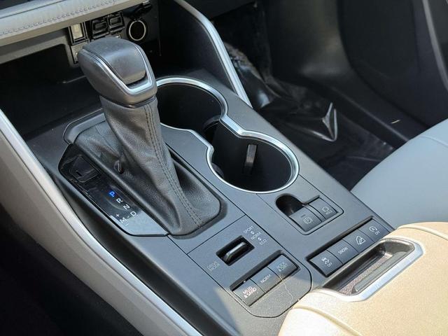 Photo of 2021 Midnight Black Toyota Highlander