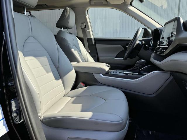 Photo of 2021 Midnight Black Toyota Highlander