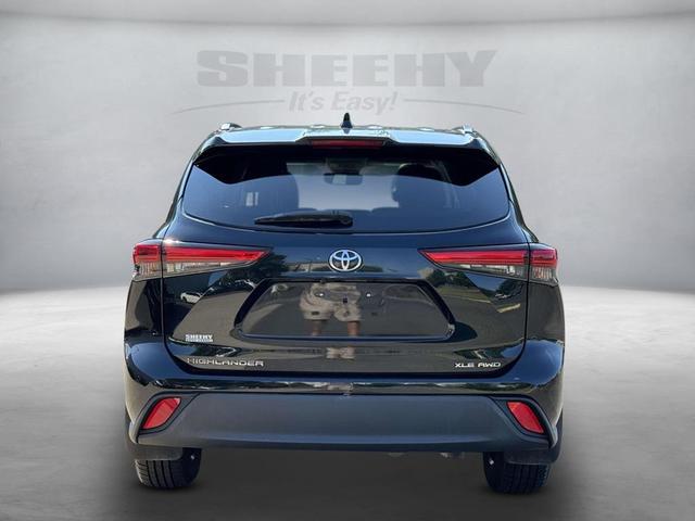 Photo of 2021 Midnight Black Toyota Highlander