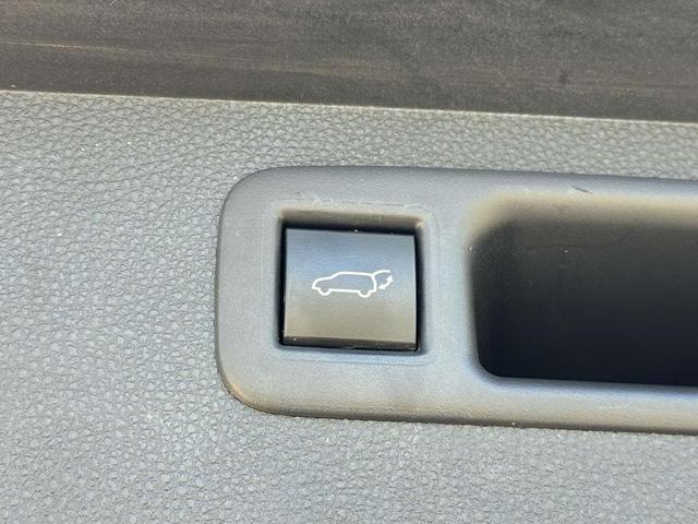 Photo of 2021 Midnight Black Toyota Highlander