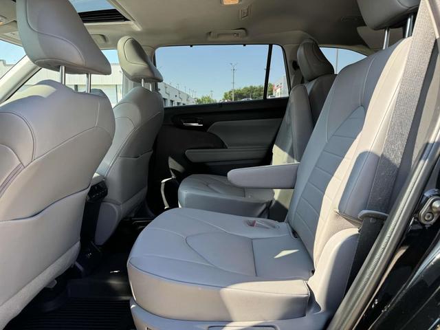 Photo of 2021 Midnight Black Toyota Highlander