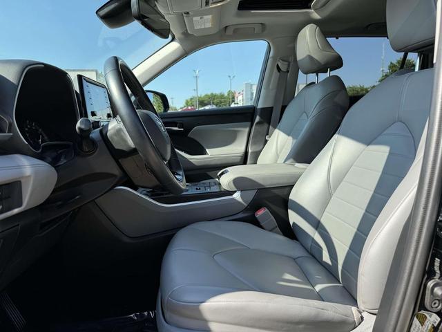 Photo of 2021 Midnight Black Toyota Highlander
