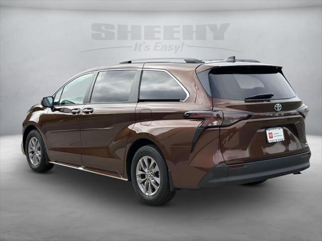 Photo of 2023 Sunset Bronze Toyota Sienna