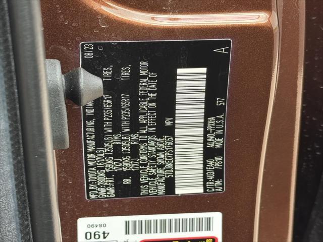 Photo of 2023 Sunset Bronze Toyota Sienna