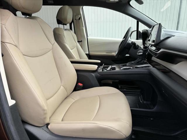 Photo of 2023 Sunset Bronze Toyota Sienna