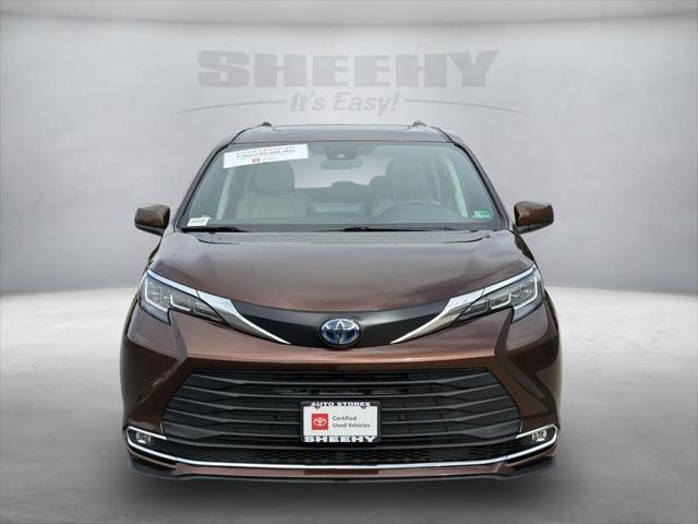 Photo of 2023 Sunset Bronze Toyota Sienna