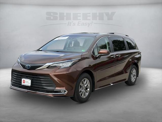 Photo of 2023 Sunset Bronze Toyota Sienna