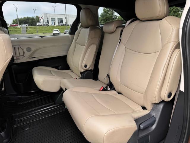Photo of 2023 Sunset Bronze Toyota Sienna