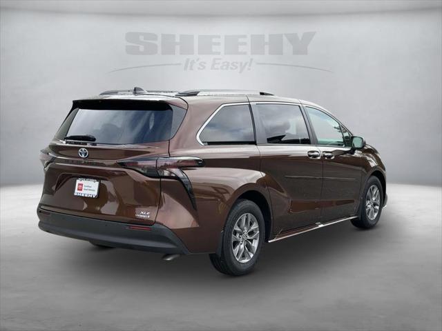 Photo of 2023 Sunset Bronze Toyota Sienna