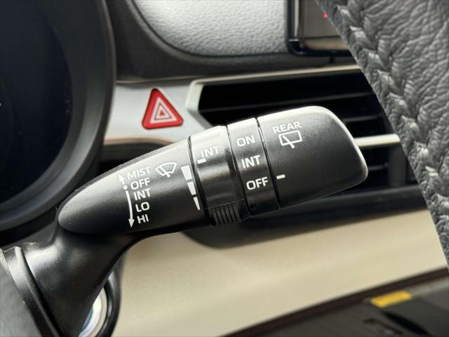 Photo of 2023 Sunset Bronze Toyota Sienna