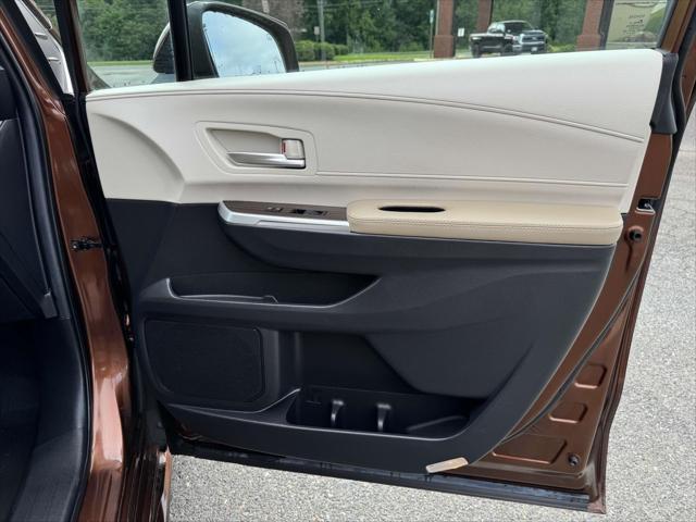 Photo of 2023 Sunset Bronze Toyota Sienna