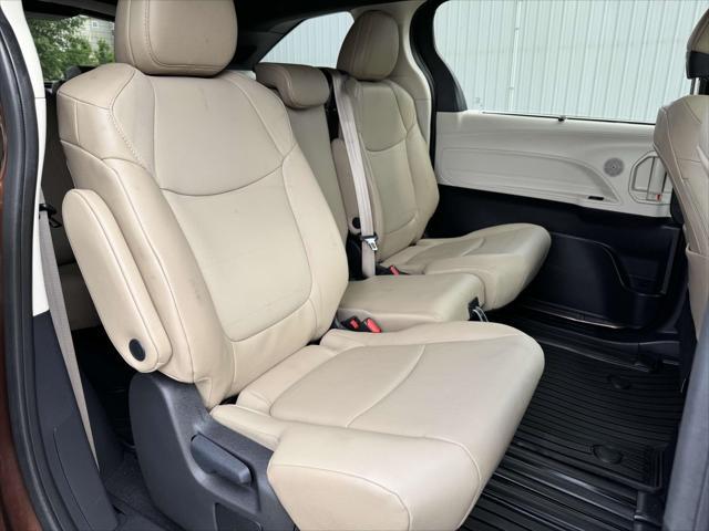 Photo of 2023 Sunset Bronze Toyota Sienna