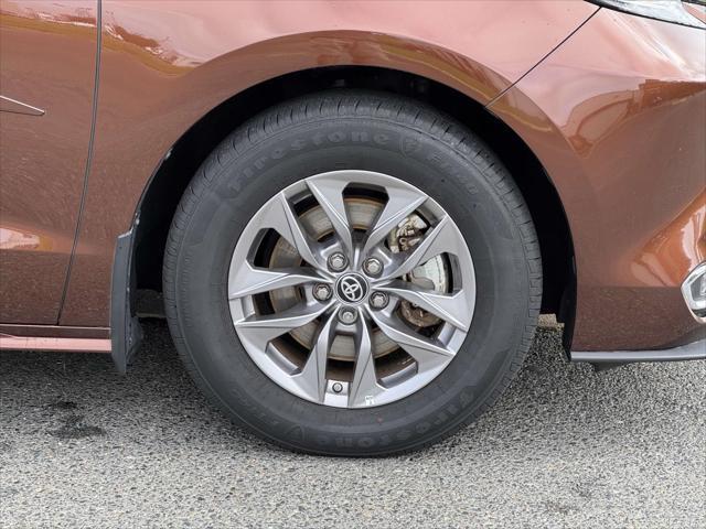 Photo of 2023 Sunset Bronze Toyota Sienna