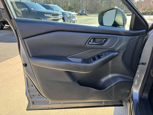 Photo of 2024 Gun Metallic Nissan Rogue