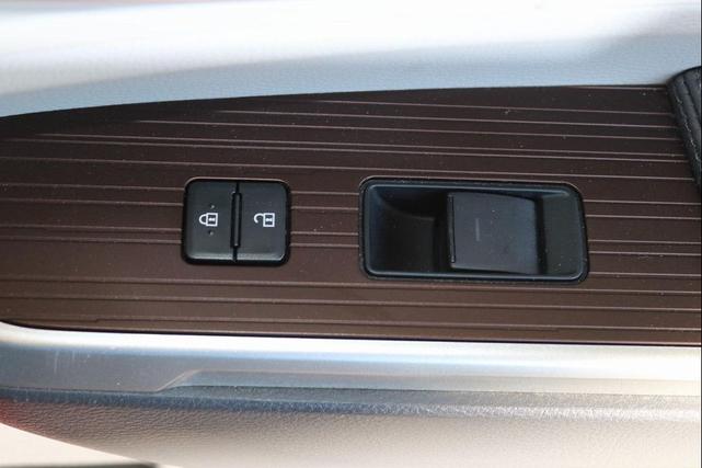 Photo of 2023 Wind Chill Pearl Toyota Sienna