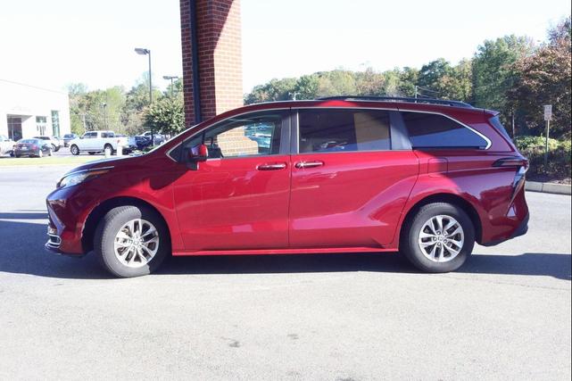 Photo of 2023 Wind Chill Pearl Toyota Sienna
