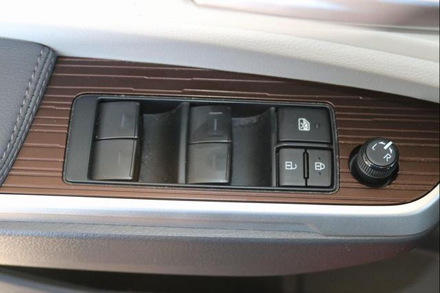 Photo of 2023 Wind Chill Pearl Toyota Sienna
