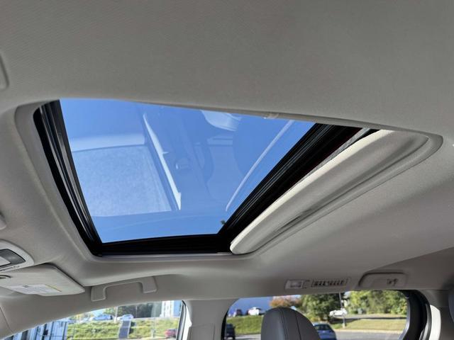 Photo of 2023 Wind Chill Pearl Toyota Sienna